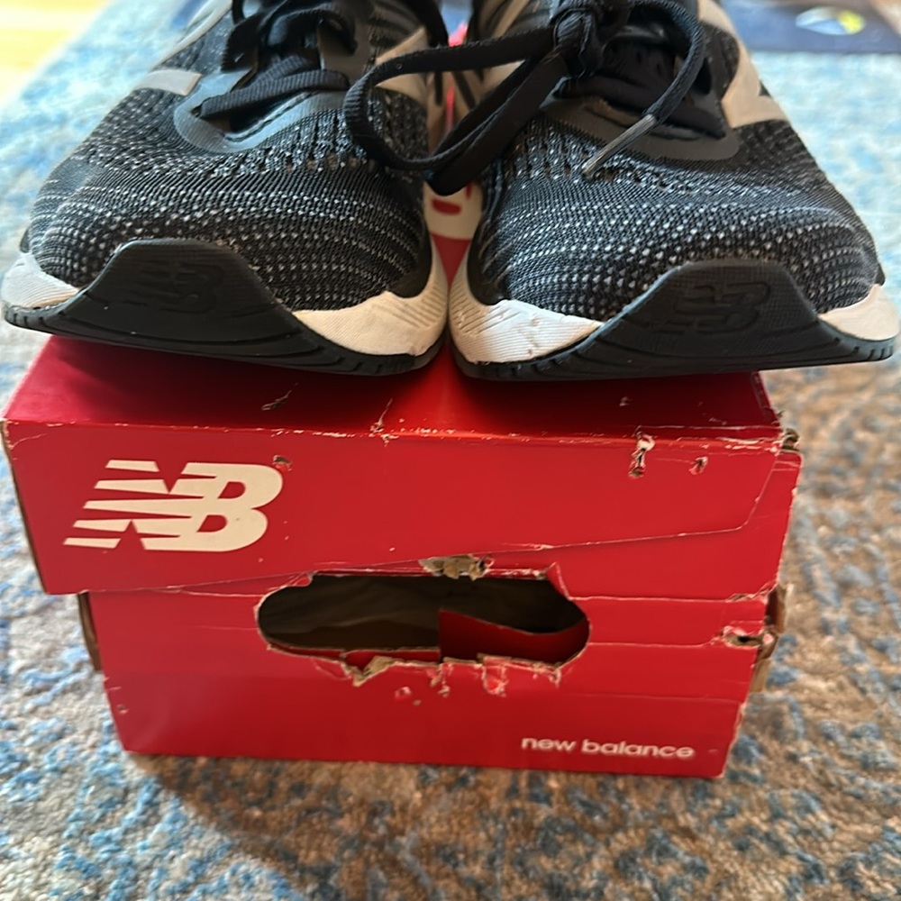New Balance Black Women's 860K Running Shoes - Picture 2 of 9